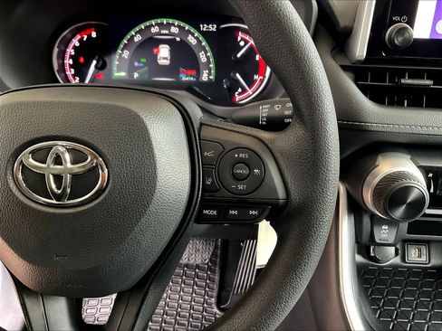 Used 2023 Toyota RAV4 LE AWD/4WD image 12