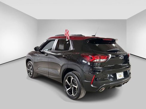 Used 2021 Chevrolet TrailBlazer RS w/ Technology Package image 3