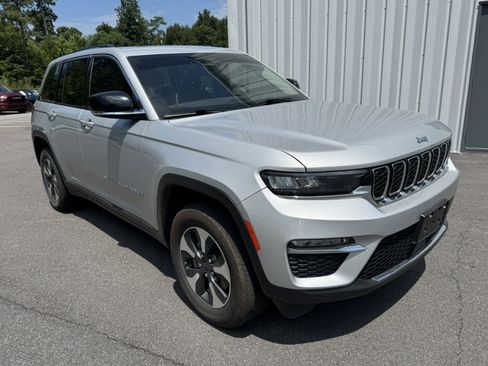 Used 2023 Jeep Grand Cherokee 4WD 4xe image 3