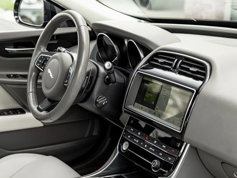 Used 2019 Jaguar XE Premium image 29