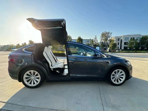 Used 2017 Tesla Model X 100D image 8