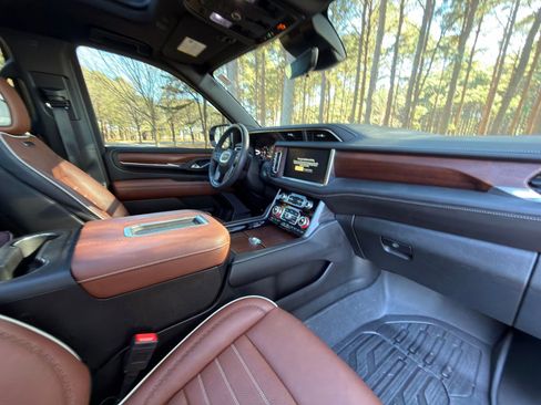 Used 2023 GMC Yukon Denali Ultimate w/ LPO, Floor Liner Package image 20