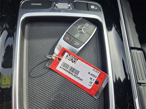 Used 2025 Mercedes-Benz GLA 250 4MATIC image 24