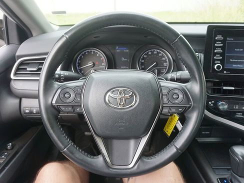 Used 2024 Toyota Camry SE FWD image 3