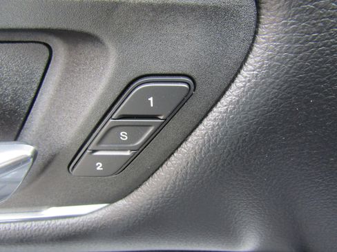 Used 2024 RAM 1500 Laramie AWD/4WD image 22