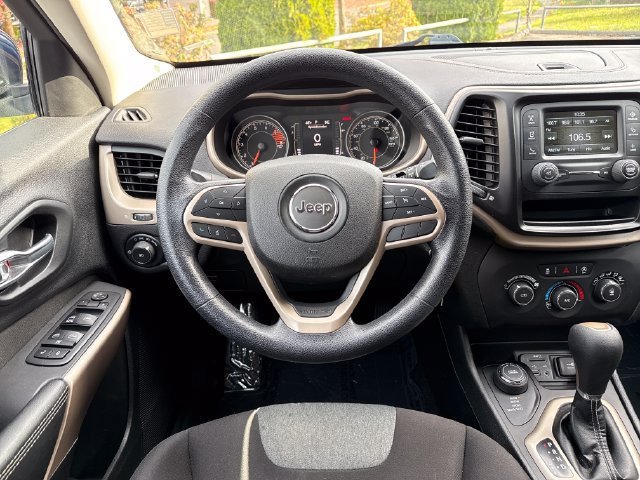 Used 2018 Jeep Cherokee Latitude AWD/4WD image 9