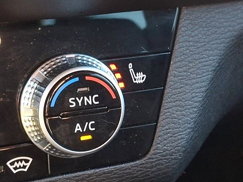 Used 2022 Mitsubishi Outlander SE image 25