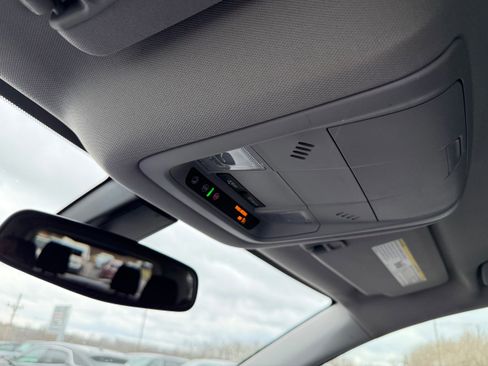 Used 2020 GMC Acadia SLE image 16