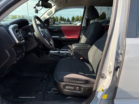 Used 2020 Toyota Tacoma SR5 AWD/4WD image 15