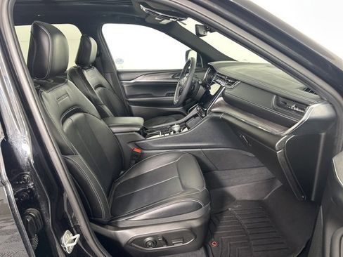 Used 2024 Jeep Grand Cherokee L Overland image 16