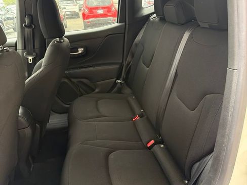 Used 2023 Jeep Renegade Latitude AWD/4WD image 5