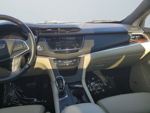 Used 2017 Cadillac XT5 Premium Luxury FWD image 11