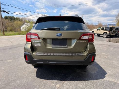 Used 2018 Subaru Outback 2.5i Limited AWD/4WD image 6