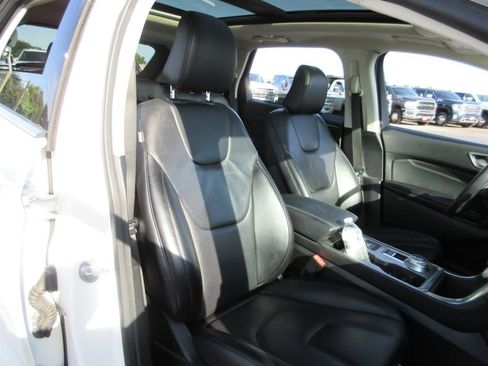 Used 2022 Ford Edge Titanium AWD/4WD image 23