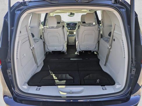 Used 2019 Chrysler Pacifica Limited w/ Advanced Safetytec Group image 6