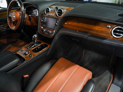 Used 2018 Bentley Bentayga Activity AWD/4WD image 14