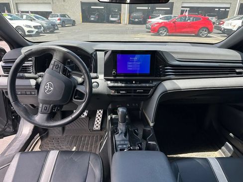Used 2025 Toyota Camry SE FWD image 8