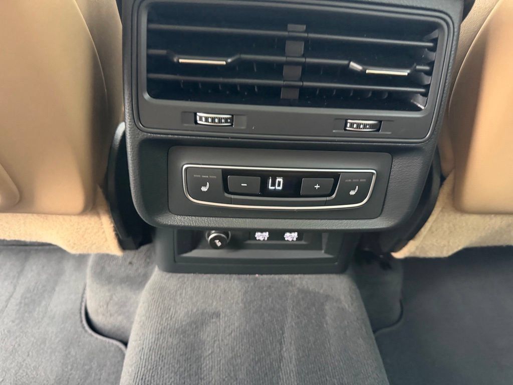 Used 2020 Audi Q7 3.0T Premium Plus w/ Premium Plus Package AWD/4WD image 17