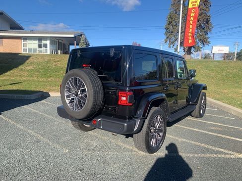Used 2022 Jeep Wrangler Unlimited Sahara image 7