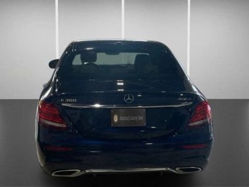 Used 2017 Mercedes-Benz E 300 4MATIC image 9