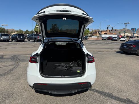 Used 2022 Tesla Model Y Performance AWD/4WD image 32