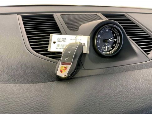 Certified 2025 Porsche Macan image 21