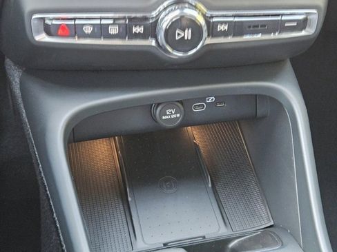 Certified 2025 Volvo XC40 B5 Core w/ Protection Package Premier image 14