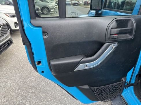 Used 2017 Jeep Wrangler Unlimited Sahara w/ Connectivity Group image 15