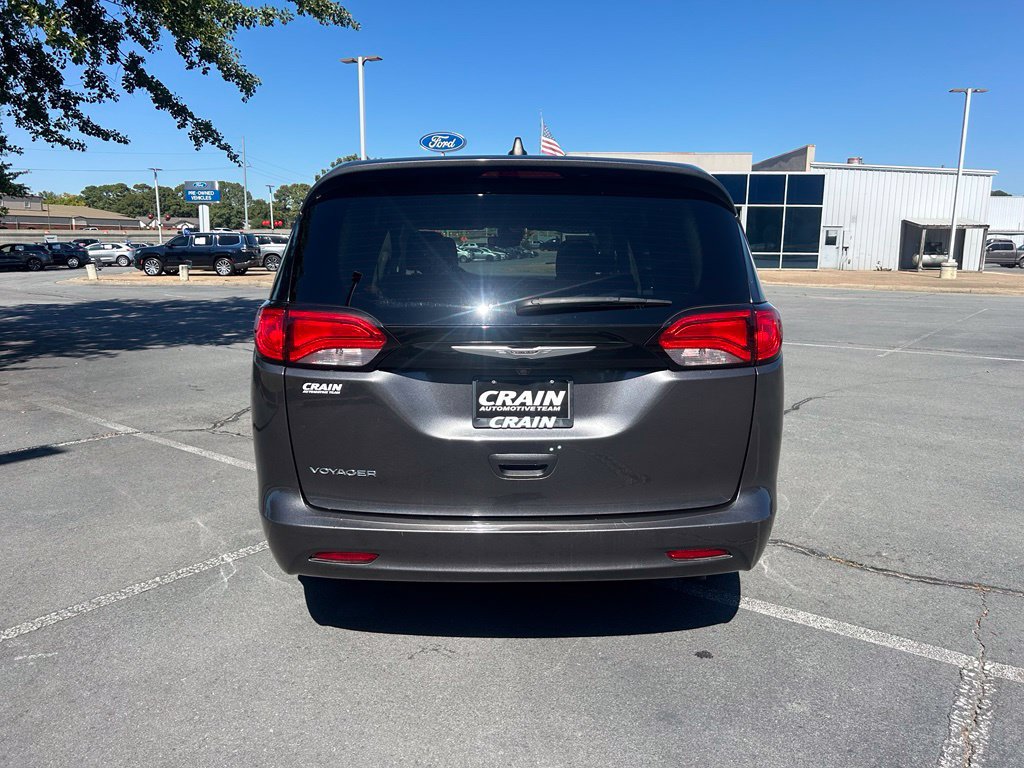 Used 2023 Chrysler Voyager LX FWD image 6