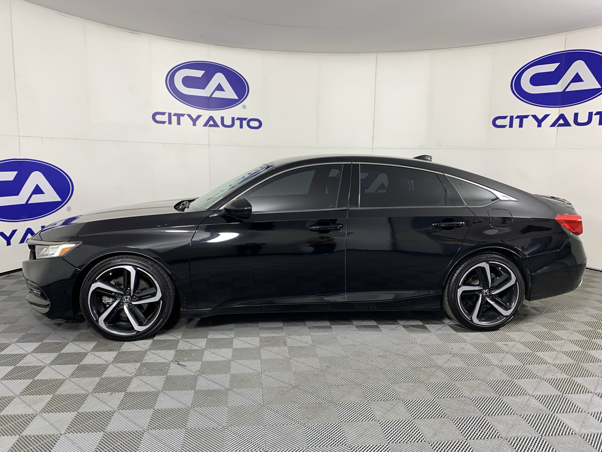 Used 2018 Honda Accord Sport image 6