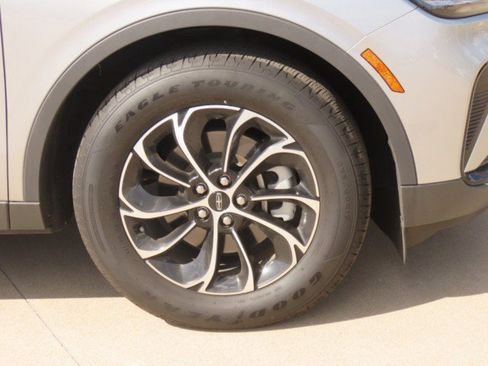 Certified 2025 Lincoln Nautilus Premier AWD/4WD image 7