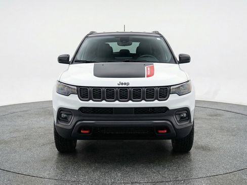 Used 2025 Jeep Compass Trailhawk image 2