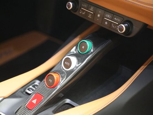Certified 2020 Ferrari Portofino image 22