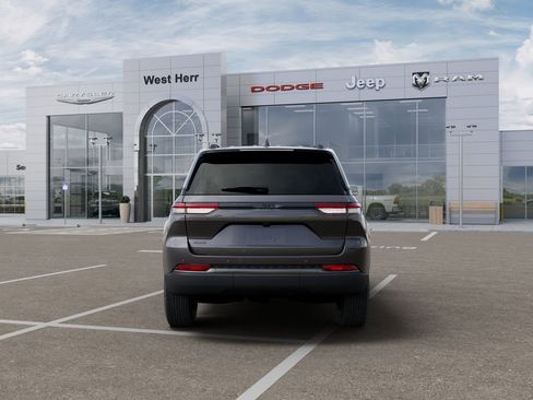 New 2026 Jeep Grand Cherokee Altitude image 7