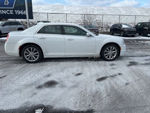 Used 2021 Chrysler 300 Touring L image 4