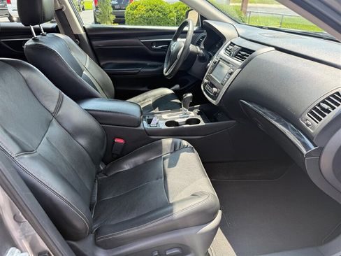 Used 2016 Nissan Altima 2.5 SL w/ 2.5 Technology Package FWD image 12