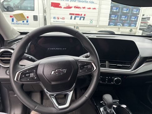 Used 2025 Chevrolet Trax ACTIV w/ Driver Confidence Package image 7