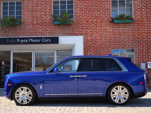 Used 2023 Rolls-Royce Cullinan image 3