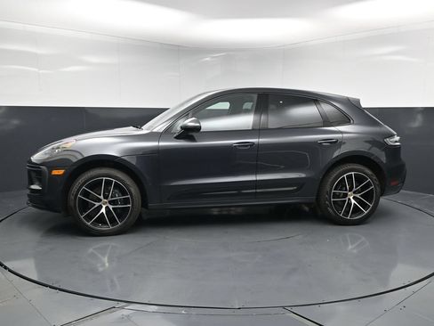 Certified 2025 Porsche Macan AWD/4WD image 2
