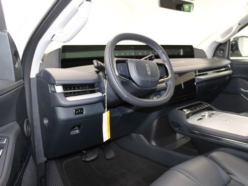 New 2025 Lincoln Navigator Reserve image 23