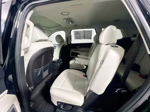 Used 2025 Kia Telluride S FWD image 29