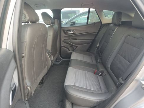 Used 2025 Chevrolet Trax LT w/ LT Convenience Package FWD image 13