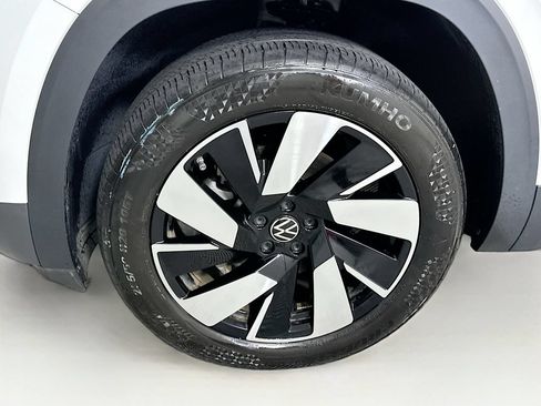 Used 2024 Volkswagen Atlas Cross Sport SE FWD image 24