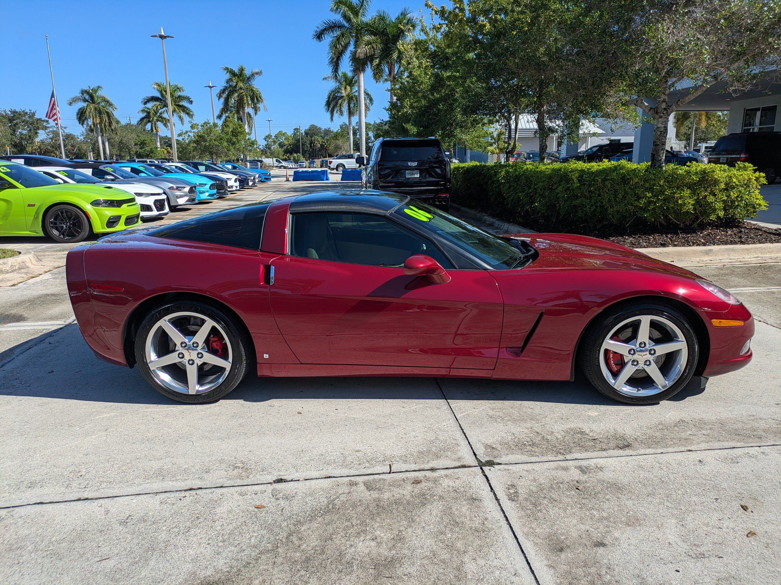 Used 2006 Chevrolet Corvette Coupe w/ Preferred Equipment Group RWD image 3