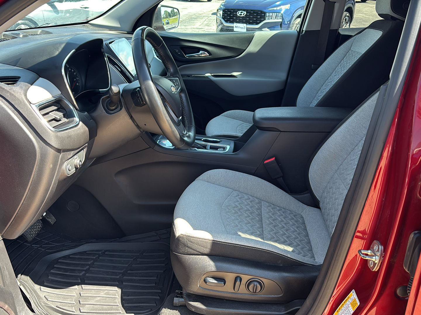Used 2023 Chevrolet Equinox LT FWD image 9