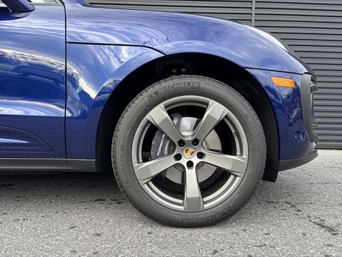 New 2026 Porsche Macan AWD/4WD image 9