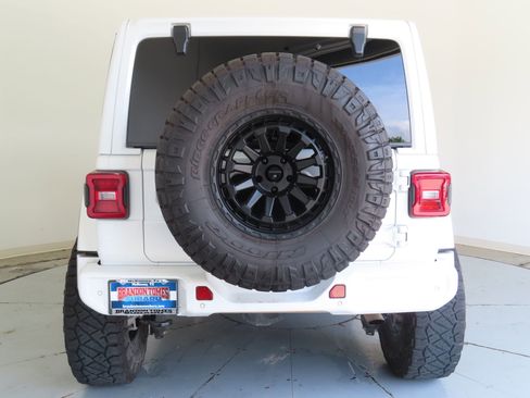 Used 2023 Jeep Wrangler Unlimited Sahara AWD/4WD image 4