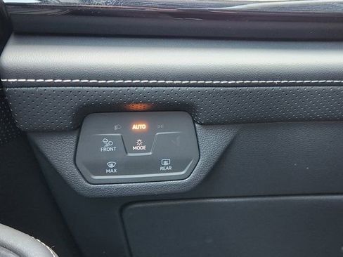 Used 2024 Volkswagen Atlas Cross Sport SE image 24