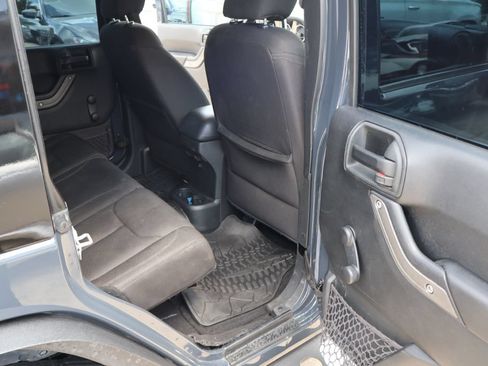Used 2017 Jeep Wrangler Unlimited Sport w/ Connectivity Group AWD/4WD image 28