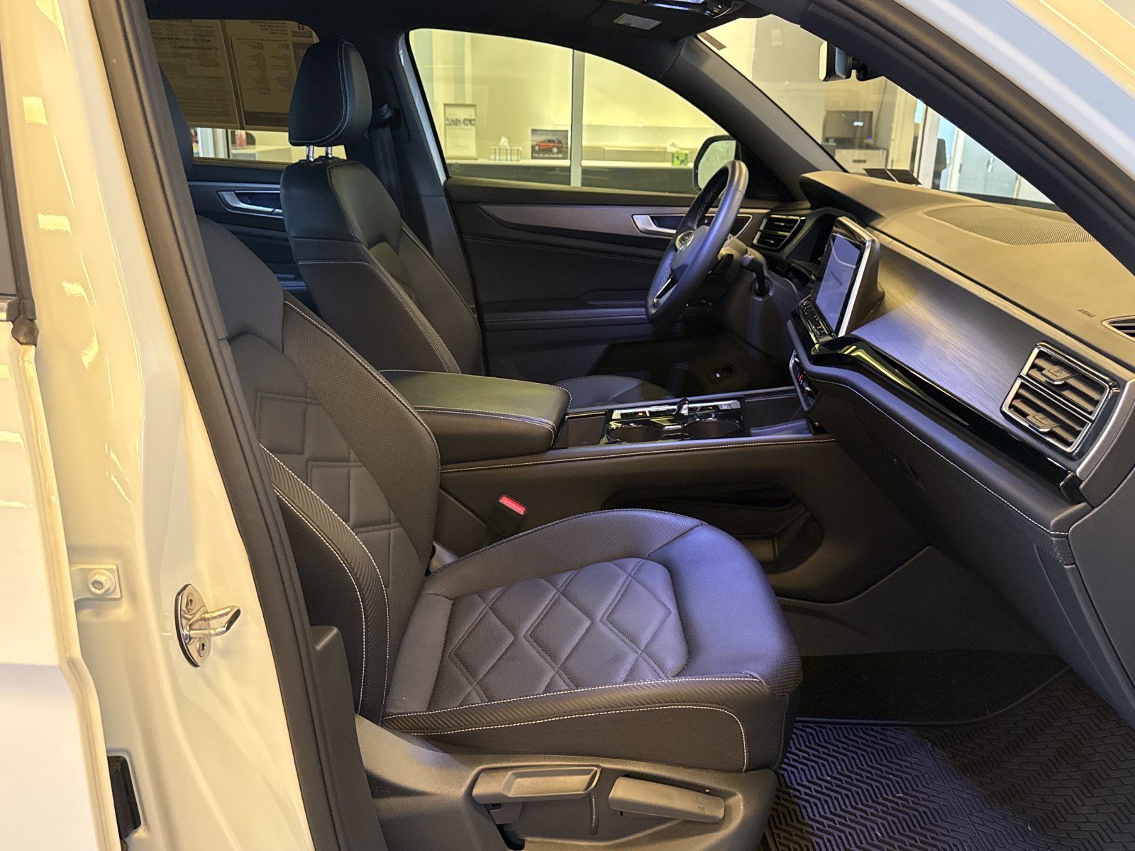 Certified 2024 Volkswagen Atlas Cross Sport SE AWD/4WD image 41
